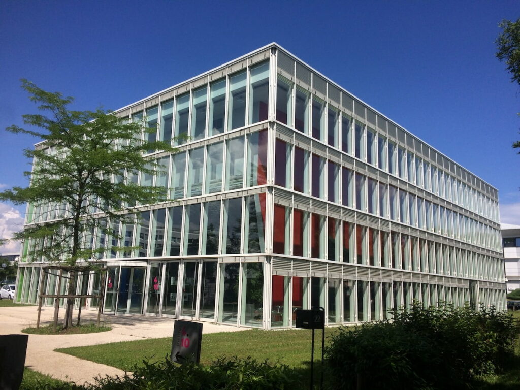 bâtiment architrave