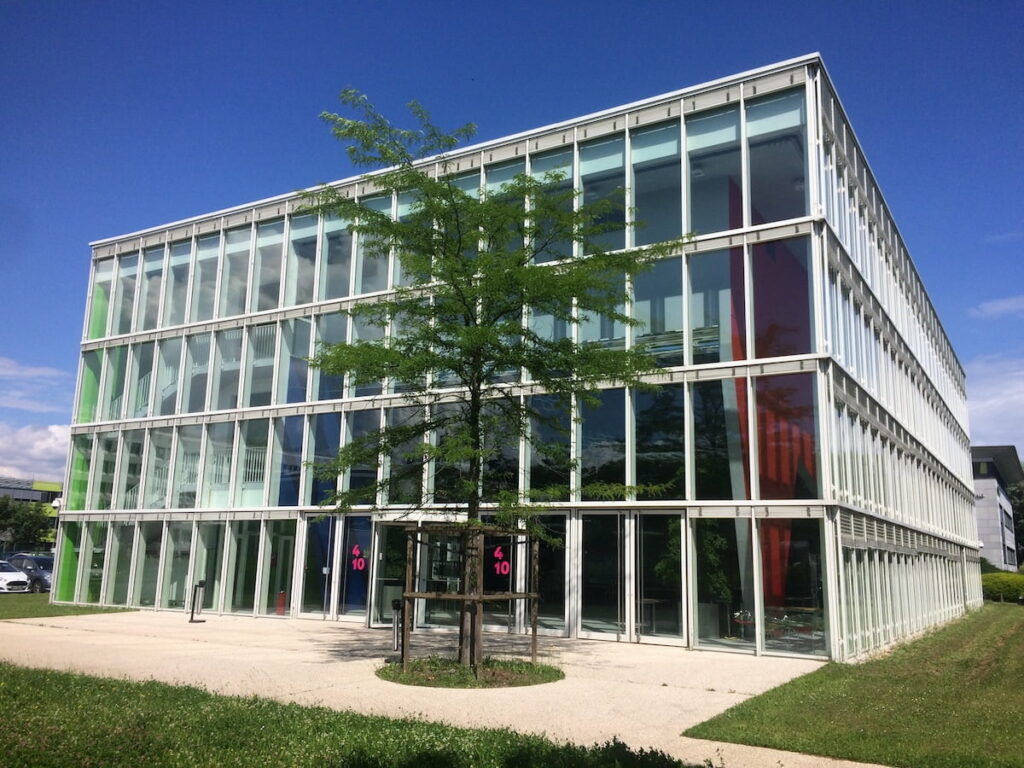 bâtiment architrave